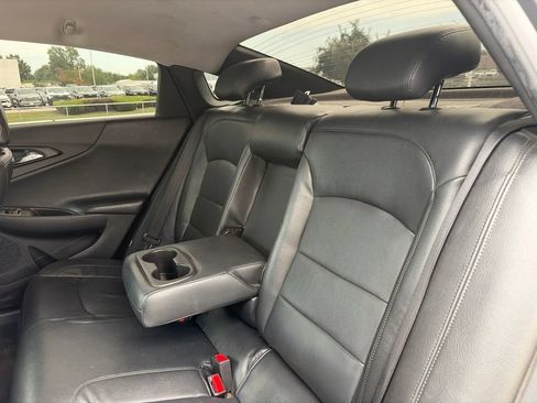 Used 2017 Chevrolet Malibu LT FWD image 36