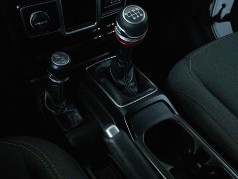 Used 2024 Jeep Wrangler Unlimited Sport AWD/4WD image 13