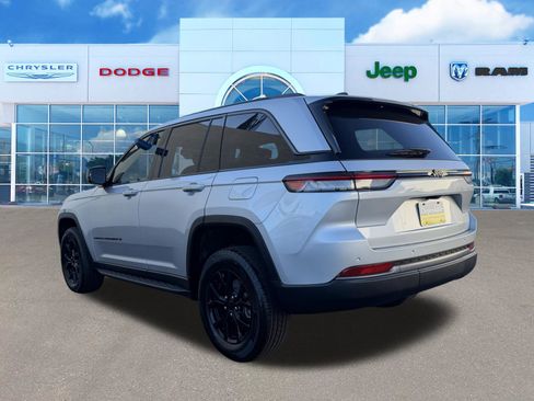 New 2026 Jeep Grand Cherokee Altitude image 7