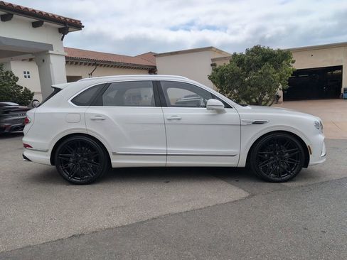 Used 2024 Bentley Bentayga image 4