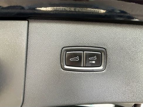 Used 2022 Porsche Cayenne Platinum Edition image 31