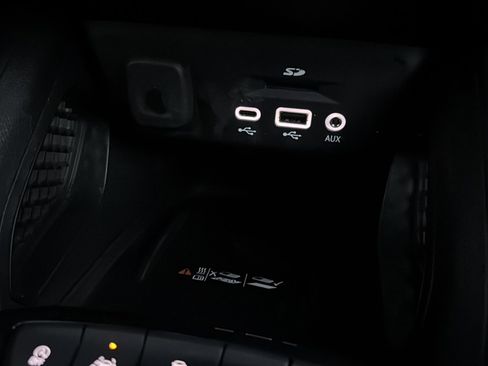 Used 2023 Chevrolet TrailBlazer RS w/ Sun and Liftgate Package image 37