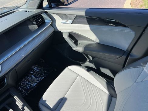 New 2026 Volkswagen Tiguan SE R-Line FWD image 26