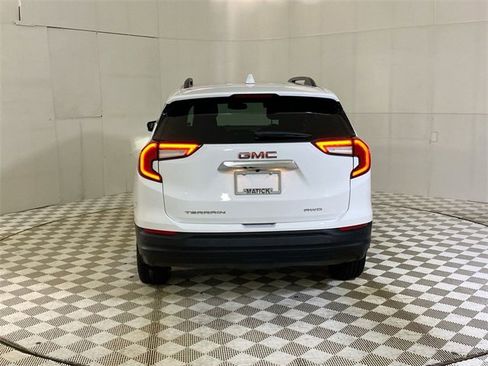 Used 2023 GMC Terrain SLE w/ Driver Convenience Package image 18