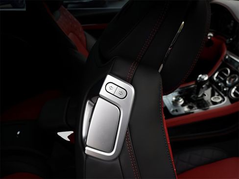 Used 2023 Bentley Continental GT Azure image 13