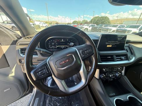 Used 2023 GMC Yukon XL SLT w/ SLT Luxury Package AWD/4WD image 12