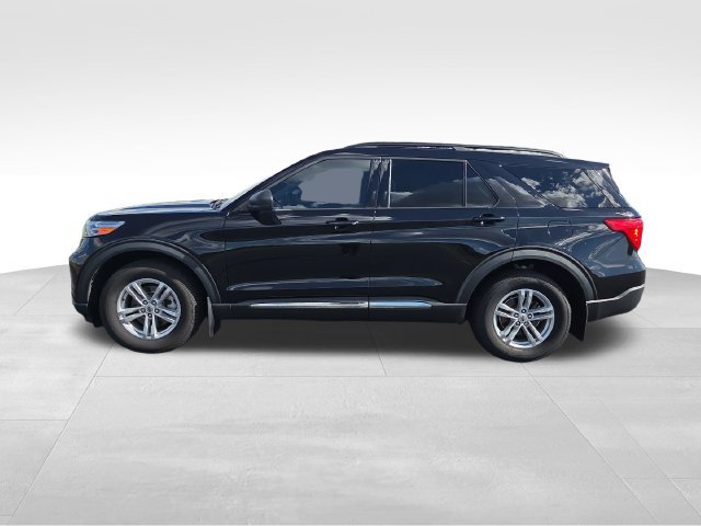 Used 2021 Ford Explorer XLT w/ Equipment Group 202A AWD/4WD image 2