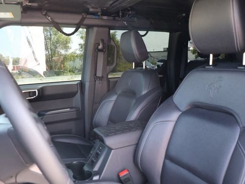 Used 2025 Ford Bronco Badlands AWD/4WD image 14