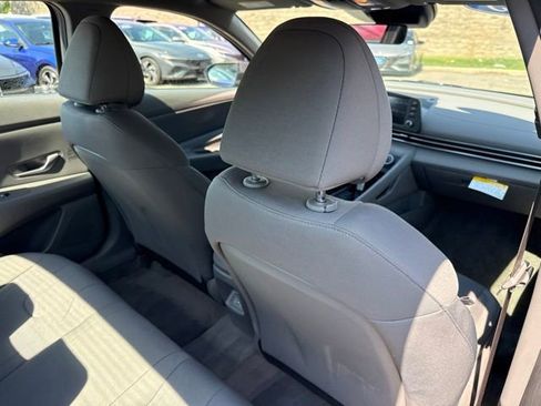 Used 2025 Hyundai Elantra SE FWD image 18