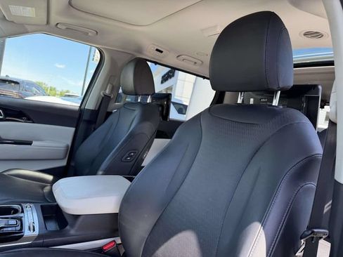 Used 2022 Kia Carnival SX Prestige FWD image 9
