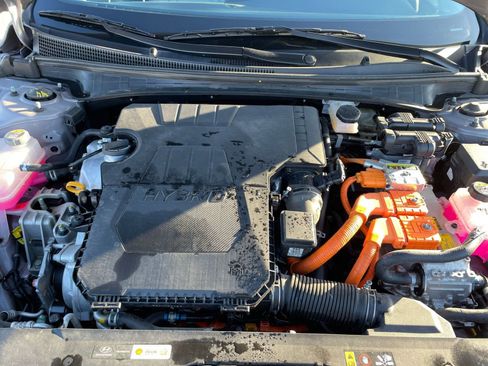 Used 2025 Hyundai Elantra Limited image 31