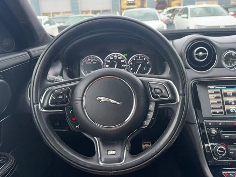 Used 2015 Jaguar XJ R image 12