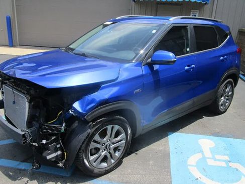 Used 2021 Kia Seltos S AWD/4WD image 1