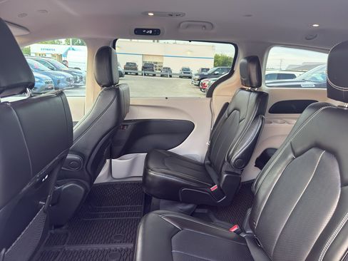 Used 2024 Chrysler Pacifica Touring-L w/ Road Tripper Package AWD/4WD image 29