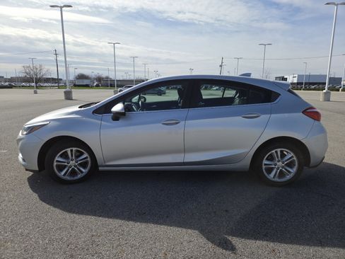Used 2017 Chevrolet Cruze LT image 10