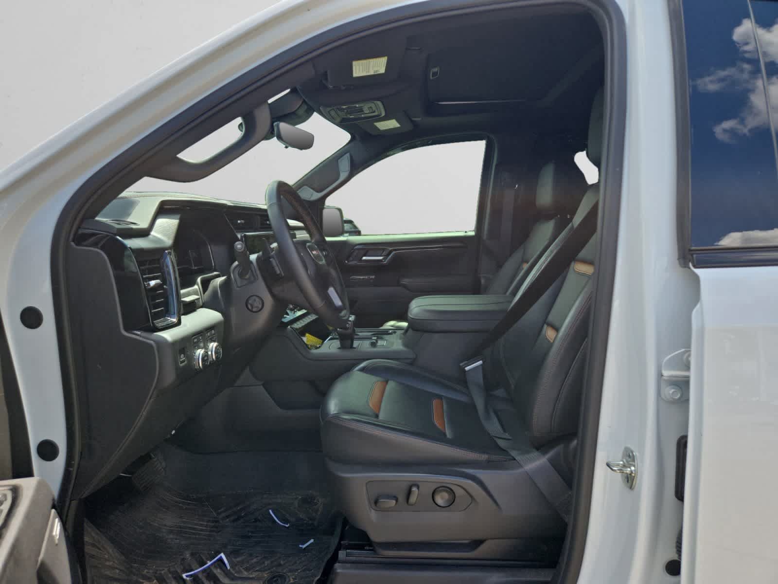 Used 2025 GMC Sierra 1500 AT4 w/ AT4 Premium Package AWD/4WD image 8