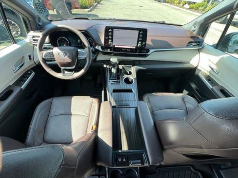 Certified 2024 Toyota Sienna Platinum AWD/4WD image 17