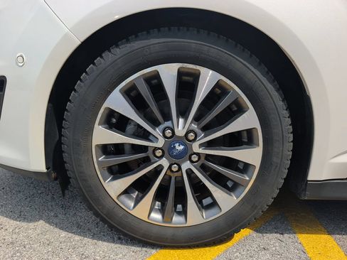 Used 2017 Ford C-MAX Titanium w/ Equipment Group 301A FWD image 4