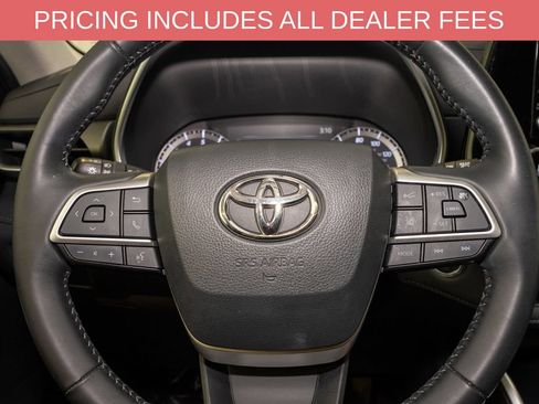 Used 2022 Toyota Highlander XLE AWD/4WD image 21