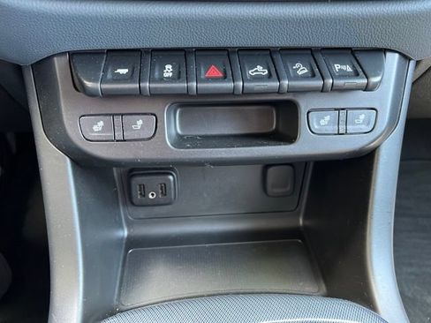 Used 2022 Chevrolet Colorado Z71 AWD/4WD image 26