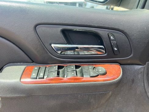Used 2013 Chevrolet Suburban LT AWD/4WD image 17