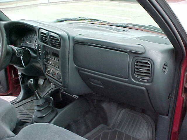 Used 2002 Chevrolet S10 Pickup 2WD Regular Cab image 15