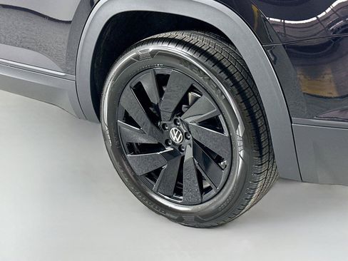 Certified 2026 Volkswagen Atlas SE FWD image 8