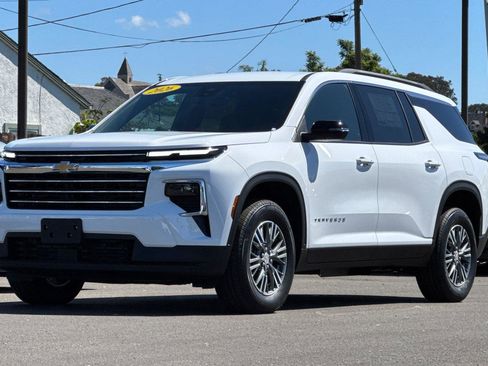 New 2026 Chevrolet Traverse LT image 8