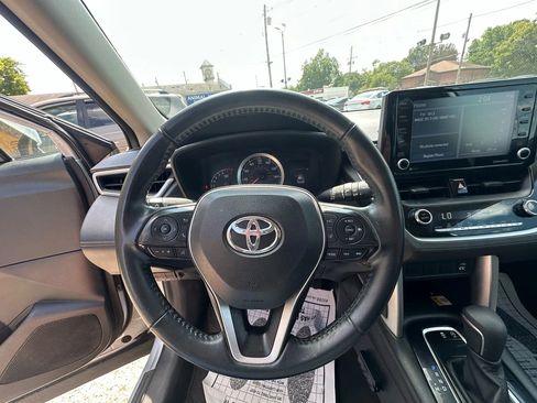 Used 2022 Toyota Corolla Cross LE image 18