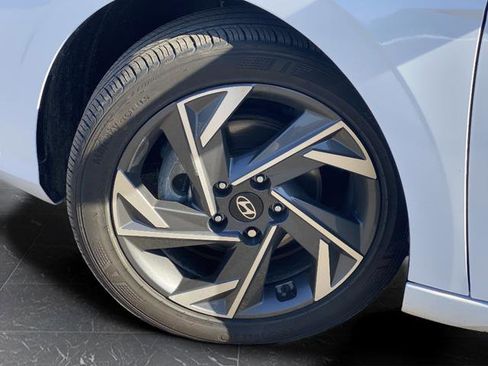 Used 2024 Hyundai Elantra Limited image 32