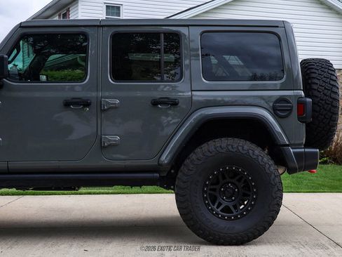Used 2022 Jeep Wrangler Unlimited Sahara w/ Cold Weather Group AWD/4WD image 5