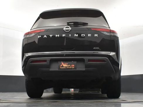 Used 2025 Nissan Pathfinder SV image 13