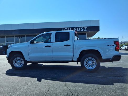 Used 2023 Chevrolet Colorado W/T AWD/4WD image 28