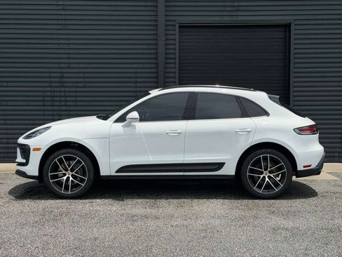 Certified 2024 Porsche Macan AWD/4WD image 2