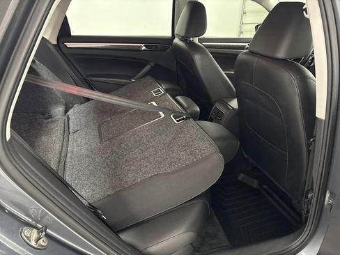 Used 2016 Volkswagen Passat 1.8T SEL Premium image 26