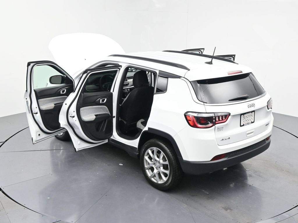 Used 2024 Jeep Compass Latitude AWD/4WD image 23