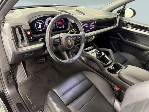 Certified 2024 Porsche Cayenne AWD/4WD image 4