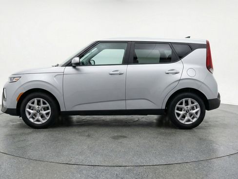 Used 2025 Kia Soul LX w/ LX Technology Package FWD image 5