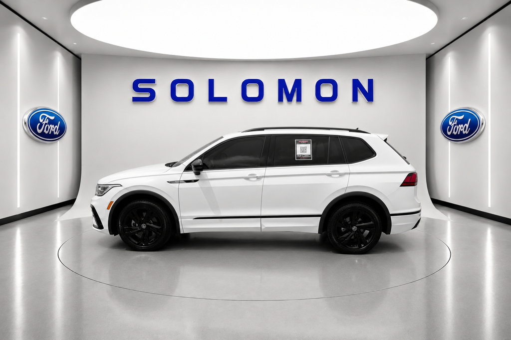 Used 2023 Volkswagen Tiguan SE R-Line FWD image 2