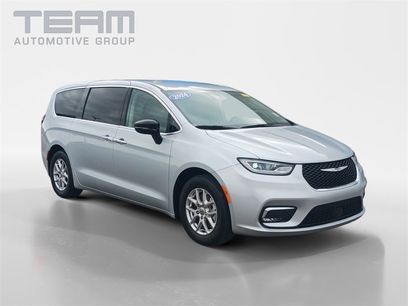 Used 2024 Chrysler Pacifica Touring-L