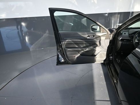 Used 2024 Nissan Altima 2.5 SV image 24