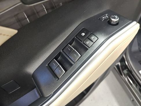 Used 2024 Toyota Highlander Limited AWD/4WD image 13