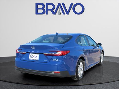Used 2025 Toyota Camry LE image 5