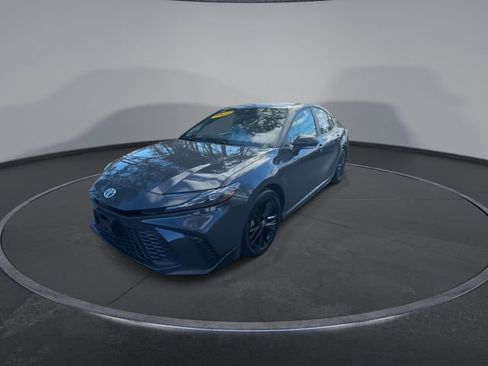 Used 2025 Toyota Camry SE image 6