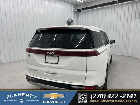 Used 2022 Kia Carnival LX image 3