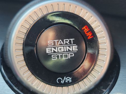 Used 2025 Jeep Wagoneer 4WD image 27