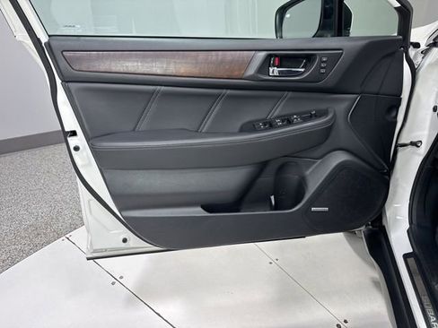 Used 2018 Subaru Outback 3.6R Limited AWD/4WD image 13