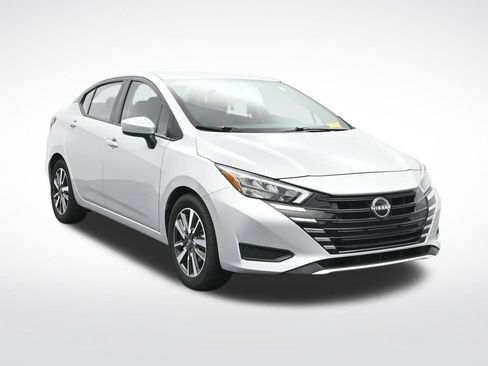 Used 2025 Nissan Versa SV FWD image 3