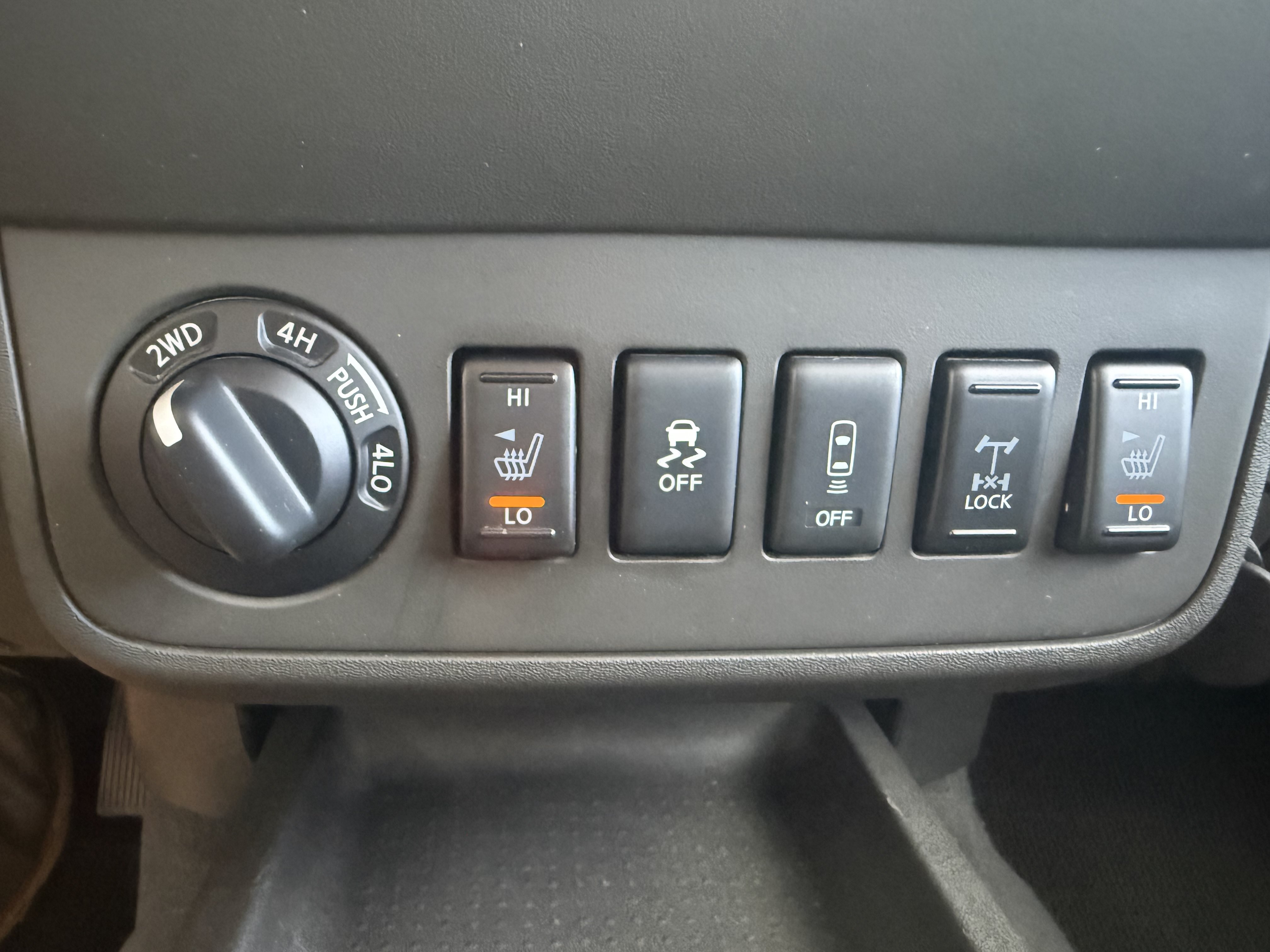 Used 2018 Nissan Frontier PRO-4X AWD/4WD image 17