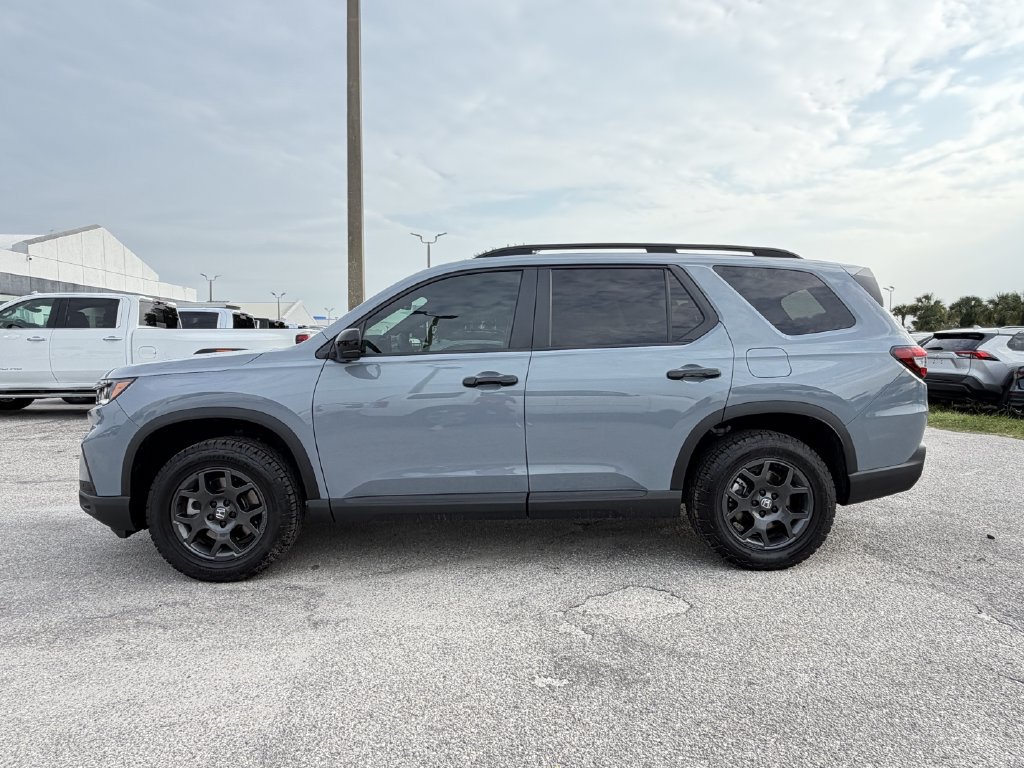 Certified 2025 Honda Pilot TrailSport image 8